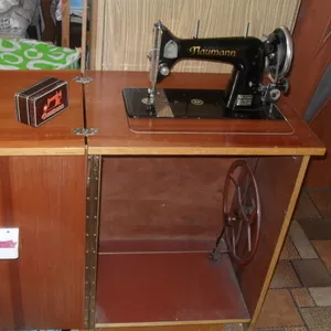 Продается немемецкая швейная машинка Naumann