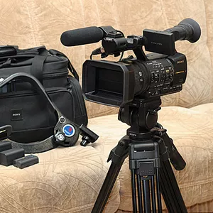 Видеокамера SONY HXR-NX5M в комплекте