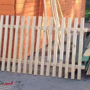 Забор из деревянного штакетника