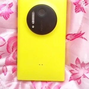 Nokia Lumia 1020 Yellow